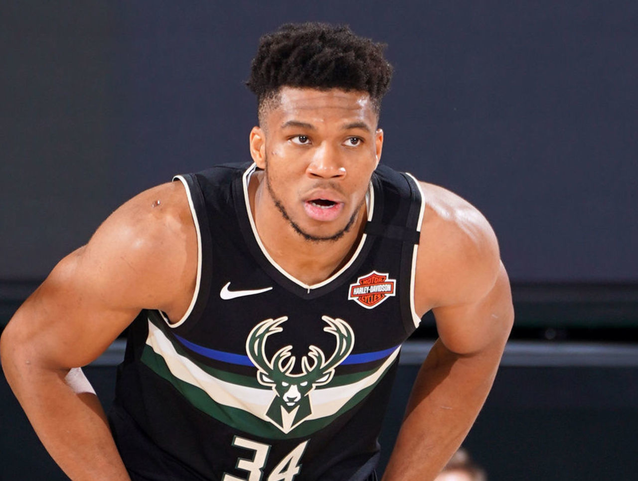 他在攻防两 他在攻防两